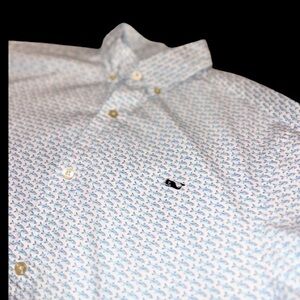VINEYARD VINES men’s fish camp whale short
sleeve dress shirt size SMALL